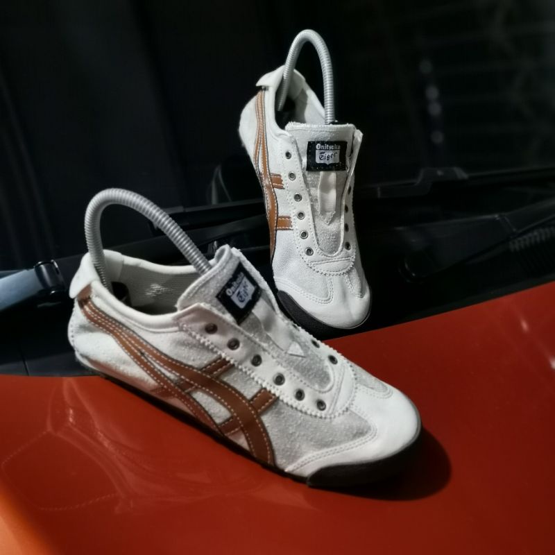 Sepatu slop japan Onit style terlaris Sepatu santai wanita terbaru  Sepatu slip on mules wanita premium