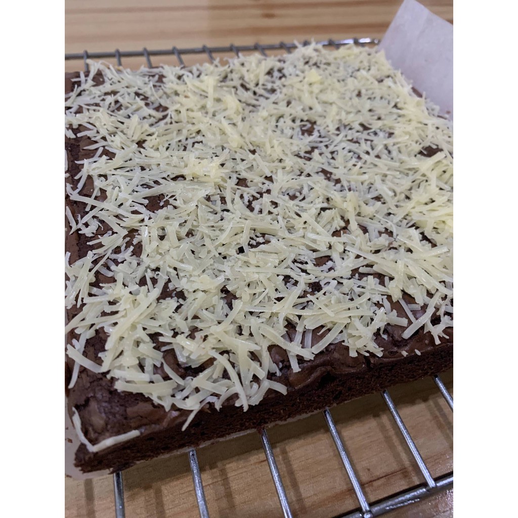 

Fudgy Brownies Topping Cheese Keju Regular