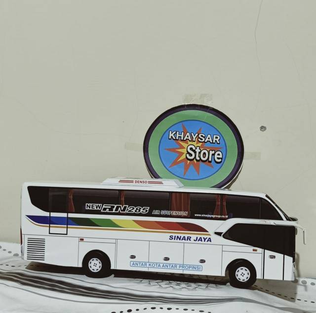 Miniatur bus bis sinarjaya avante