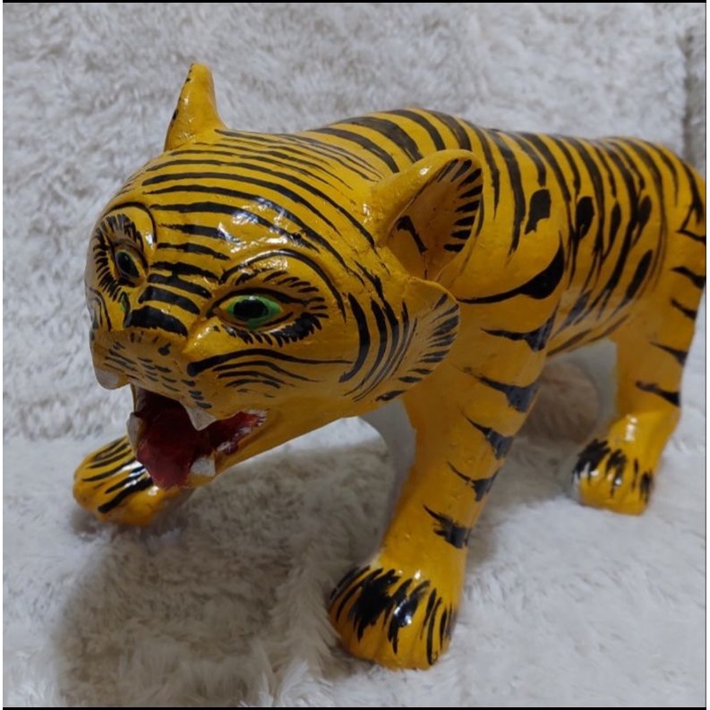 CELENGAN KARAKTER HARIMAU KAKI EMPAT WARNA PUTIH DAN ORANGE UKURAN BESAR DAN KECIL DARI TANAH LIAT