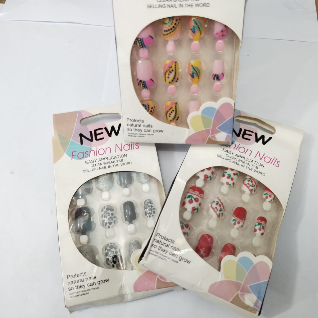 Set Kuku Palsu Karakter Lucu Fashion Nails