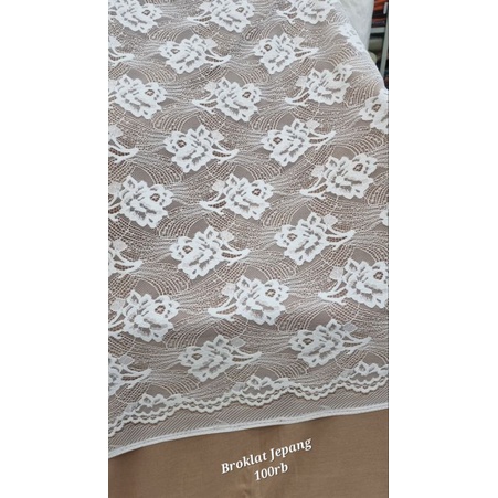 Broklat Putih Kebaya Akad kain Brokat
