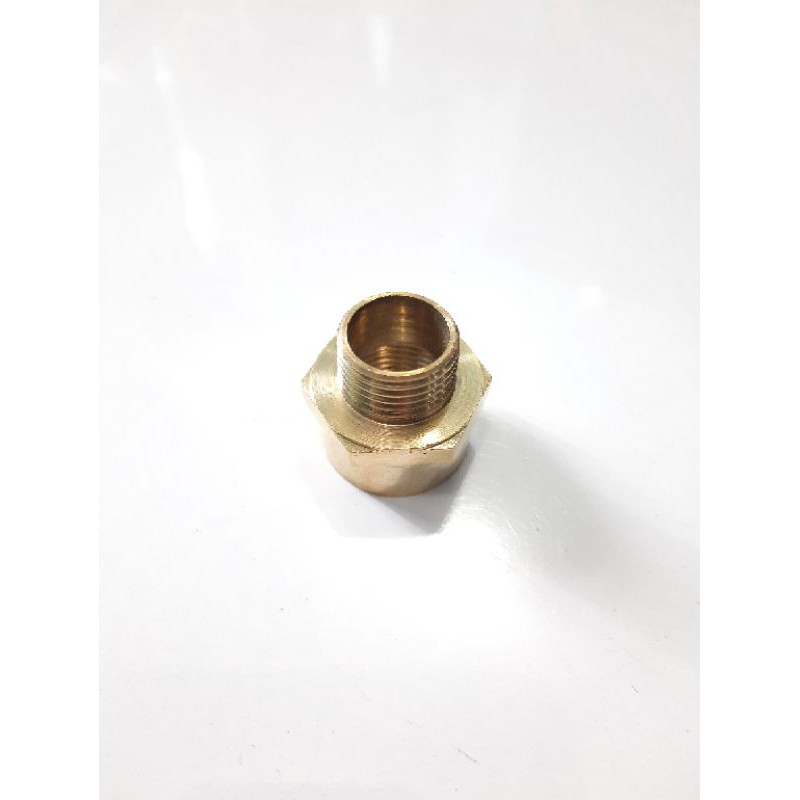 Sok kran pendek Drat dalam 3/4&quot; × Drat luar 1/2&quot; KUNINGAN