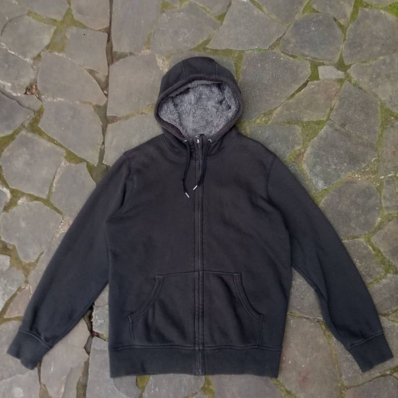 Zip hoodie uniqlo sherpa hitam