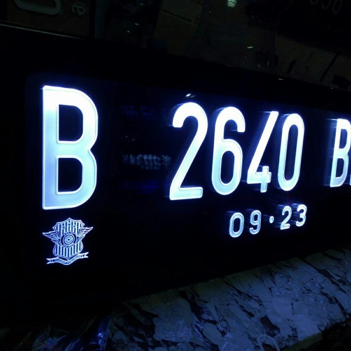 Cover mika akrilik untuk mobil/ dudukan plat nomor grafir laser