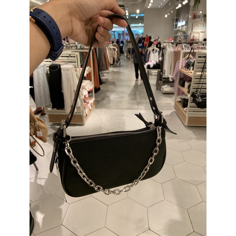 tas pundak rantai stradivarius