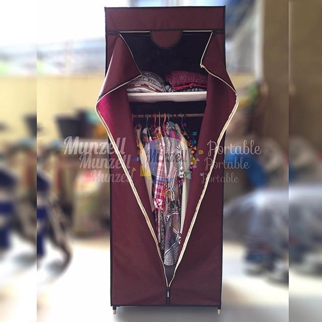 Lemari Kain Portable MUNZELL Type LPF 02 (MAROON) Lemari Pakaian Baju Gantung + 2 Sekat