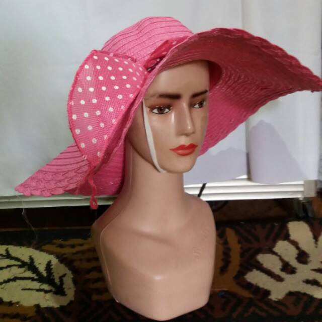 Floppy hat traveloka pink