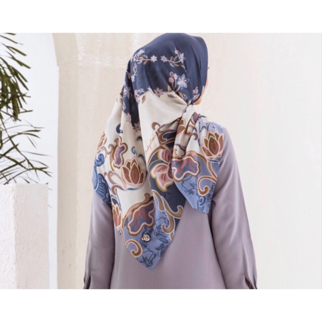 Shaheen scarf heaven lights x Bahjatina Shahaba