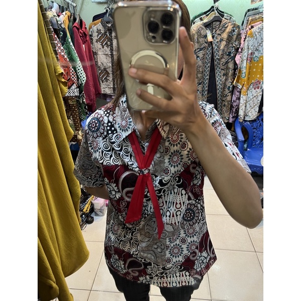 Atasan/Baju Batik Wanita Motif Modern