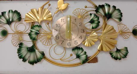 Jam Dinding Mewah Gaya Klasik Gold Dan Hijau Latar Daun Melingkar