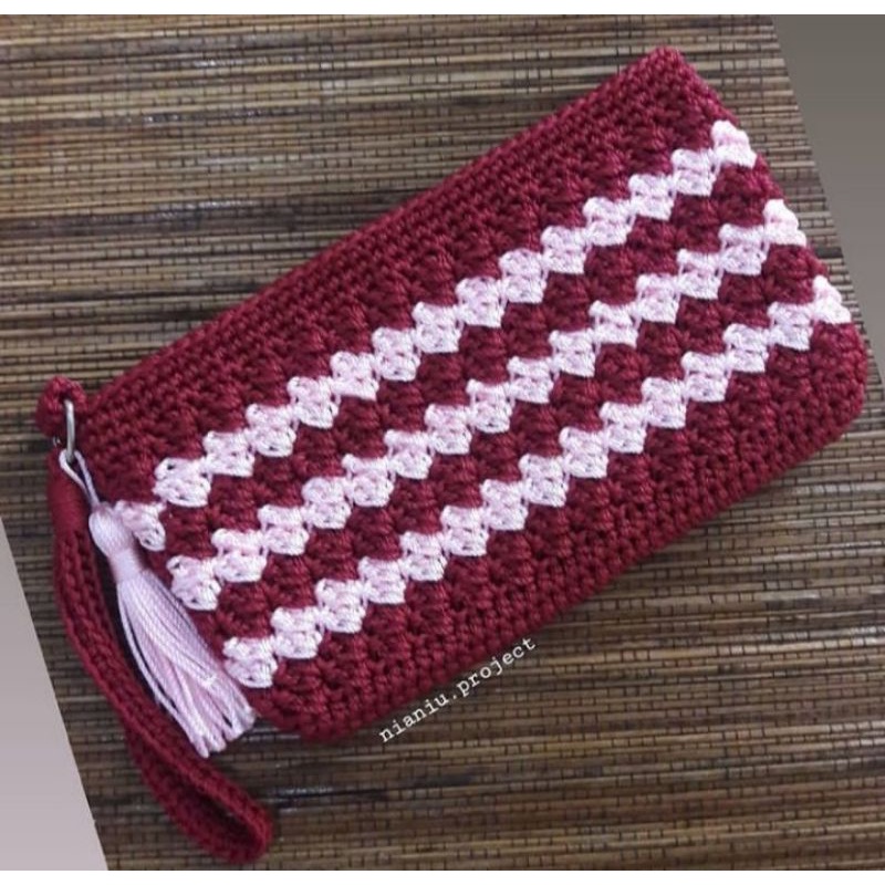 Dompet Rajut muat HP (motif garis 2warna)