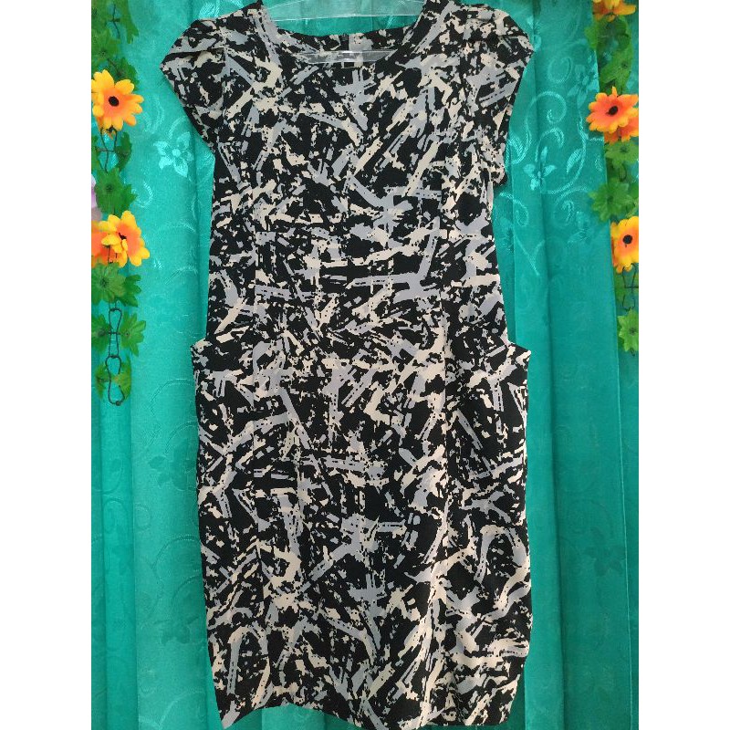 Dress hitam corak cream