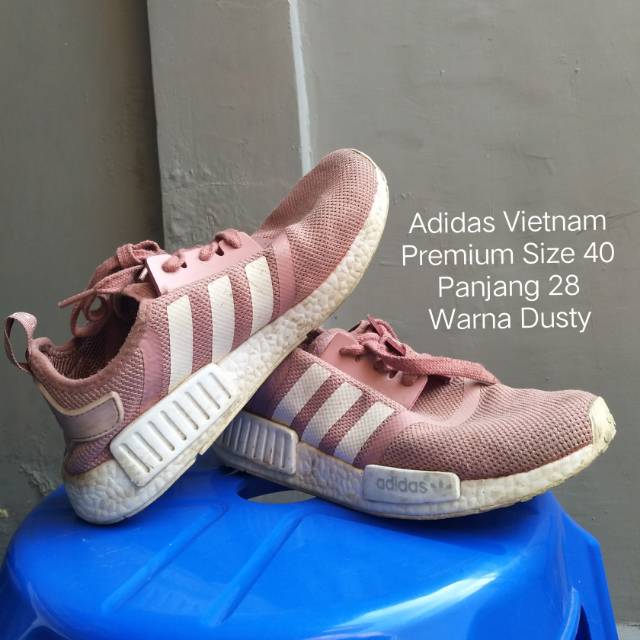 Sepatu Adidas vietnam / preloved sepatu KW Super Premium