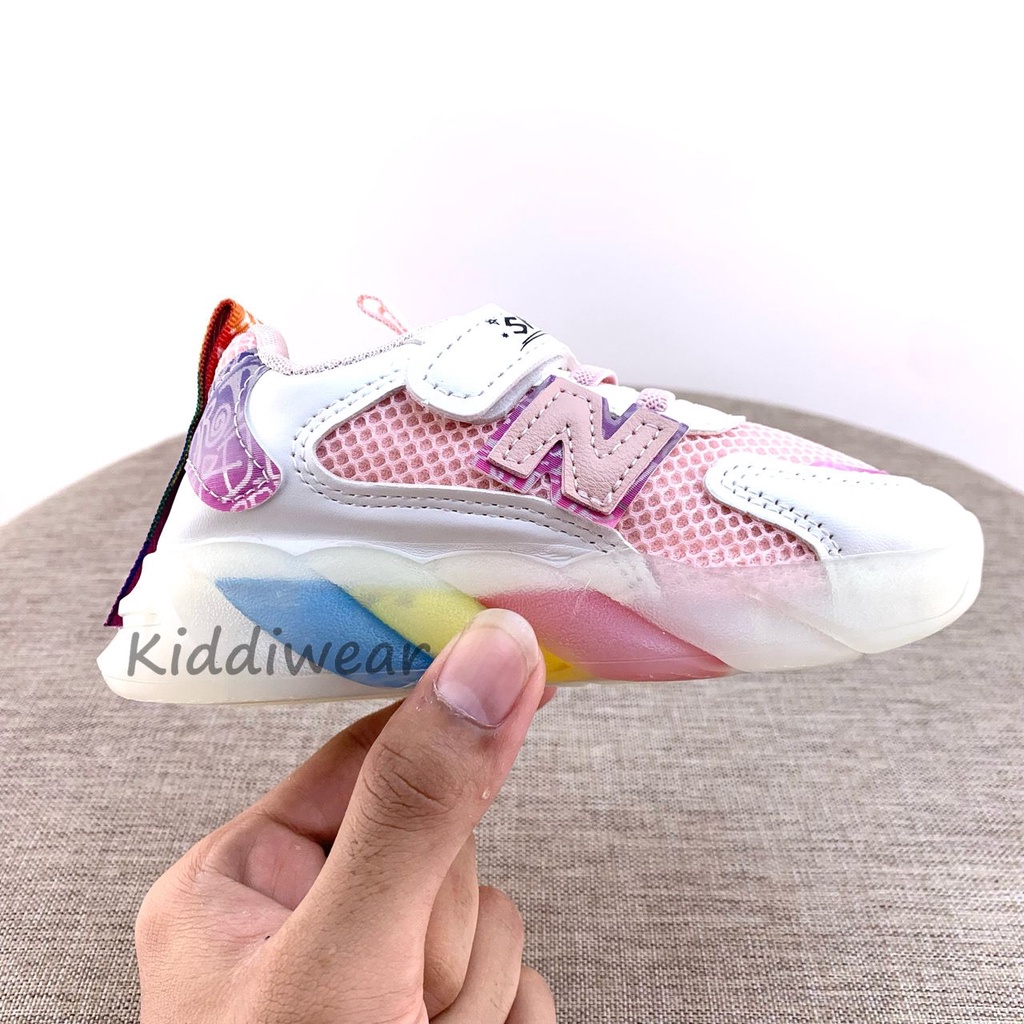 (Kiddiwear)COD Sepatu anak cew Led MBK16