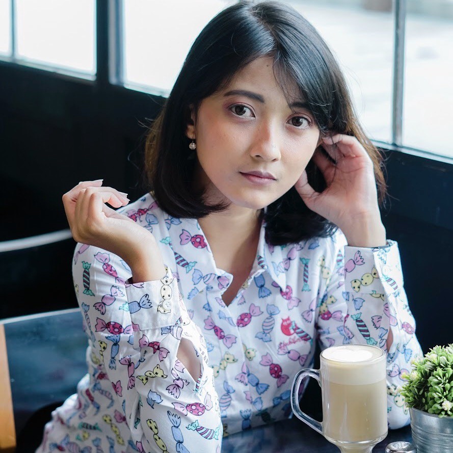 CANDY WHITE SHIRT (HUKI X GHEA INDRAWARI EDITION)