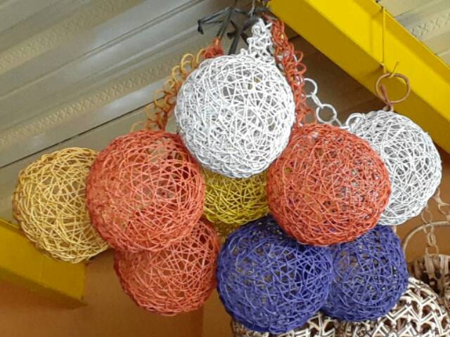 Lampion Gantung Bulat-cup lampu gantung rotan sintetis