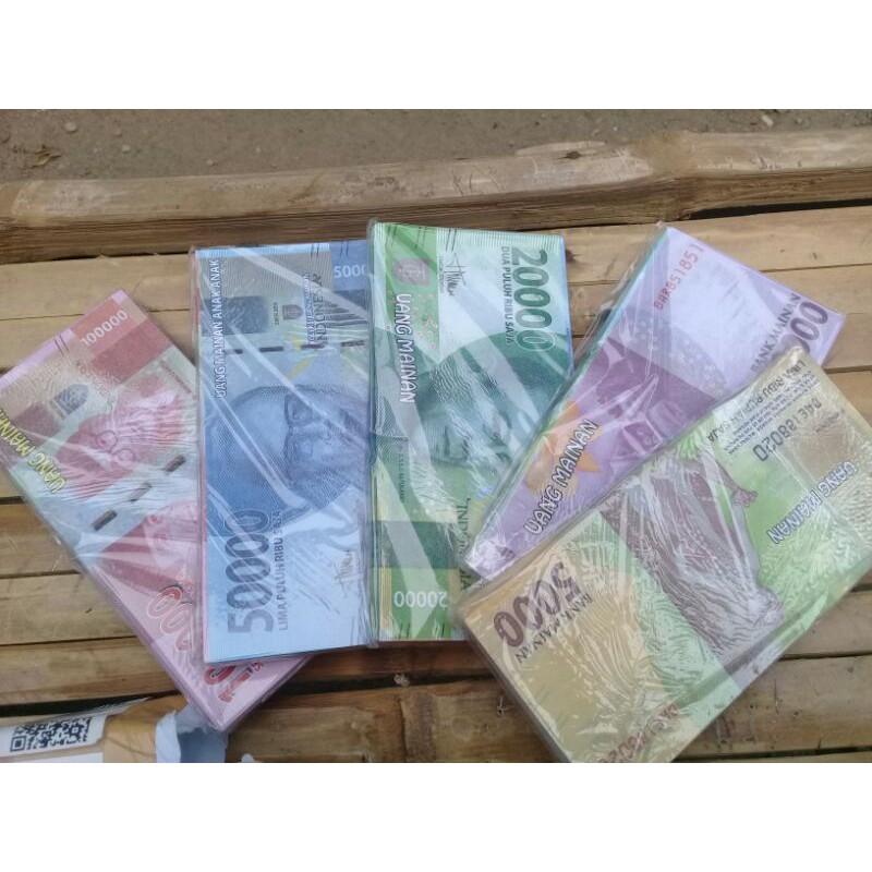 uang mainan/uang palsu