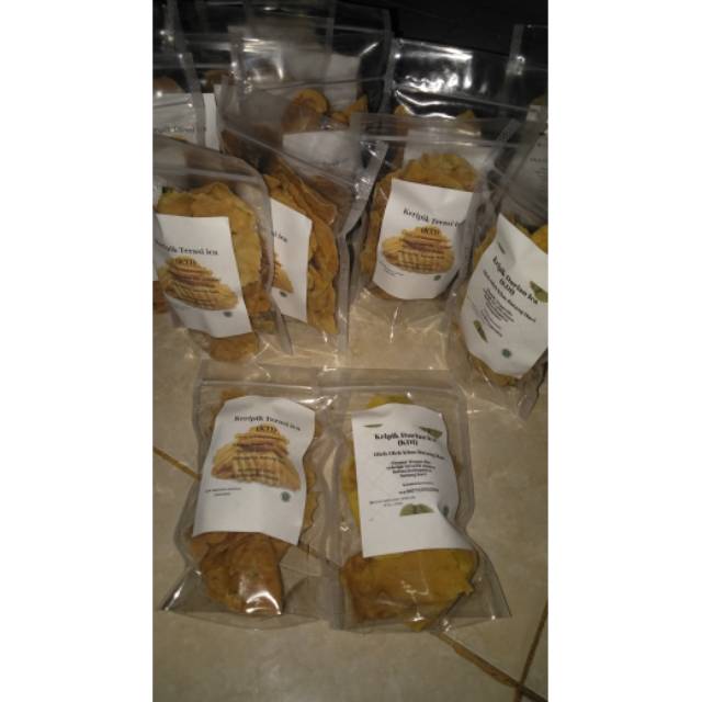 

Kripik Durian,oleh" khas kabupaten batang hari, jambi