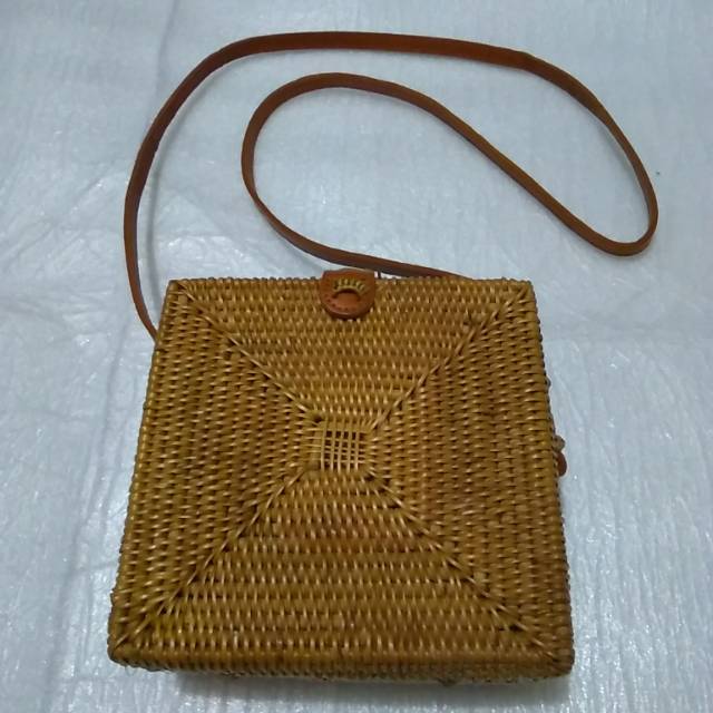 Tas Selempang Bali Tas Rotan Ata Kotak Kecil 14x14cm Kancing Klip