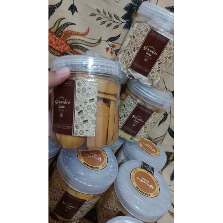 

kue lidah kucing