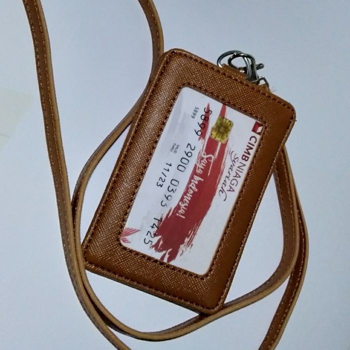 

Unik Name Tag ID Card Holder kulit - Cokelat Berkualitas