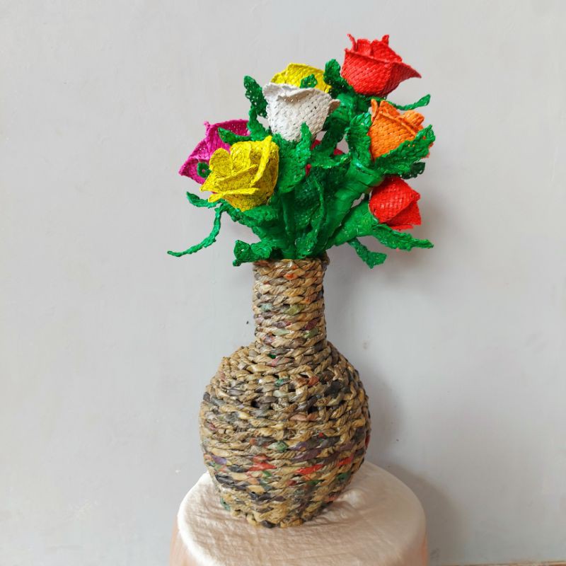 Handicraft - Bunga Mawar Anyaman Kertas/VAse Kendi Anyaman Kertas