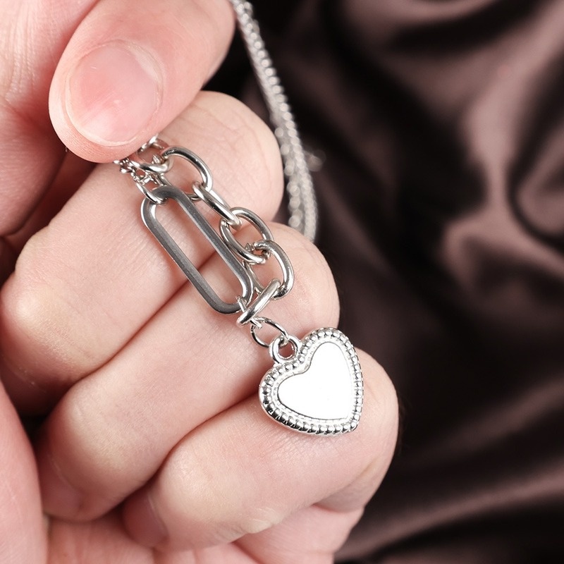 1pc Kalung Choker Bentuk Hati Warna Silver Bahan Metal Gaya Punk Minimalis
