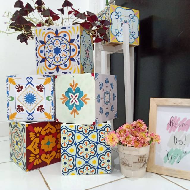 Pot kayu motif tegel kunci