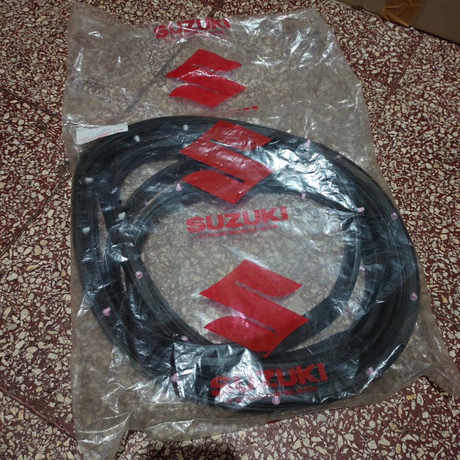 Karet Pintu Depan Suzuki Ertiga ASLI SGP!