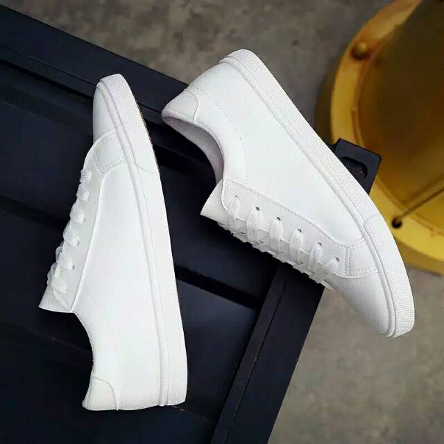 Ds SEPATU SNEAKERS WANITA AK27 PUTIH.