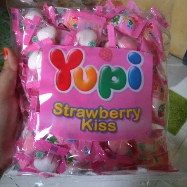 

Yupi Strawberry Kiss