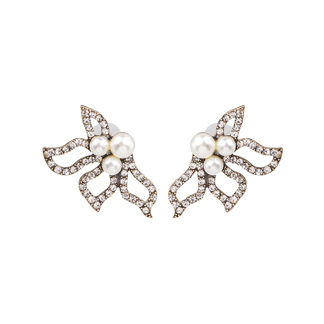 LRC Anting Tusuk Fashion Color Petal-studded Pearl Stud Earrings F6766X