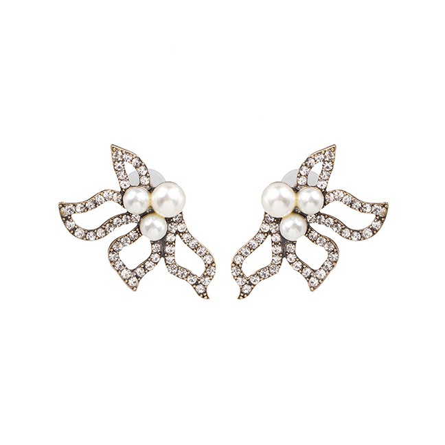 LRC Anting Tusuk Fashion Color Petal-studded Pearl Stud Earrings F6766X