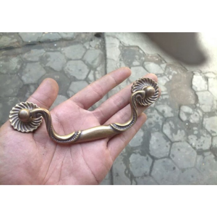 TARIKAN LACI KUNINGAN ANTIK