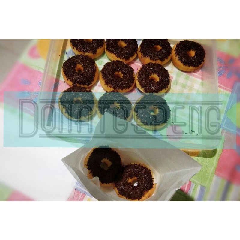 

Donat mesis coklat medium