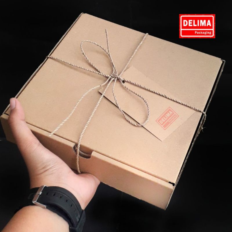 

5 Set Box Pizza 30x30 Coklat Polos (Box/Hangtag/Kertas Alas/Tali)