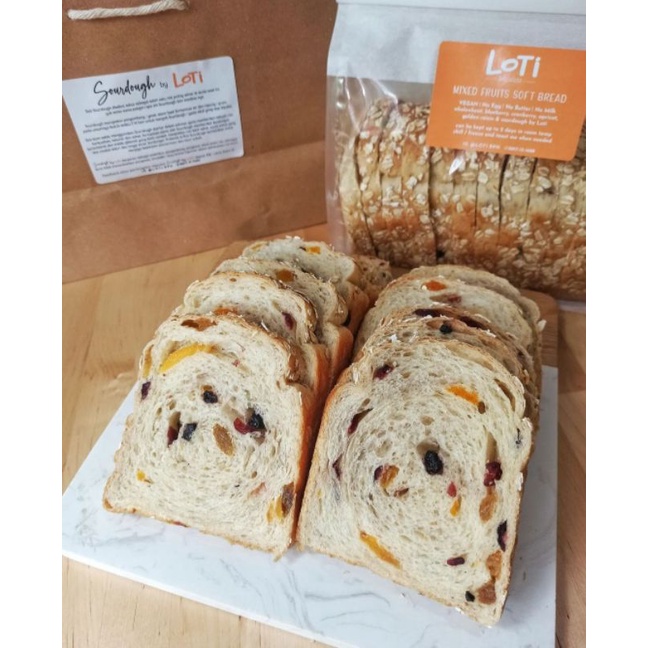 

PRE ORDER - SOURDOUGH MIXED FRUITS BREAD BY LOTI - WAJIB CHAT ADMIN SEBELUM CO
