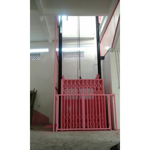 Cargo lift/Lift barang