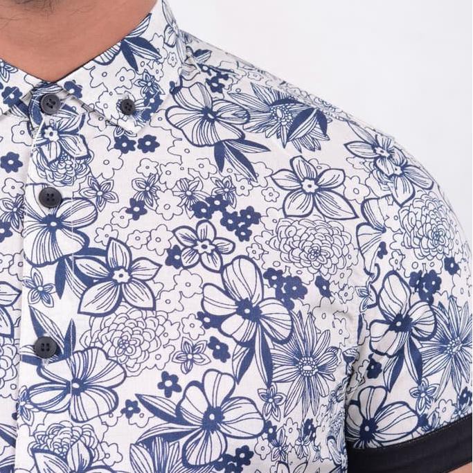 Diskon Kemeja Pria Putih Full Motif Bunga Lengan Pendek / Baju Kemeja Cowok Terbaru