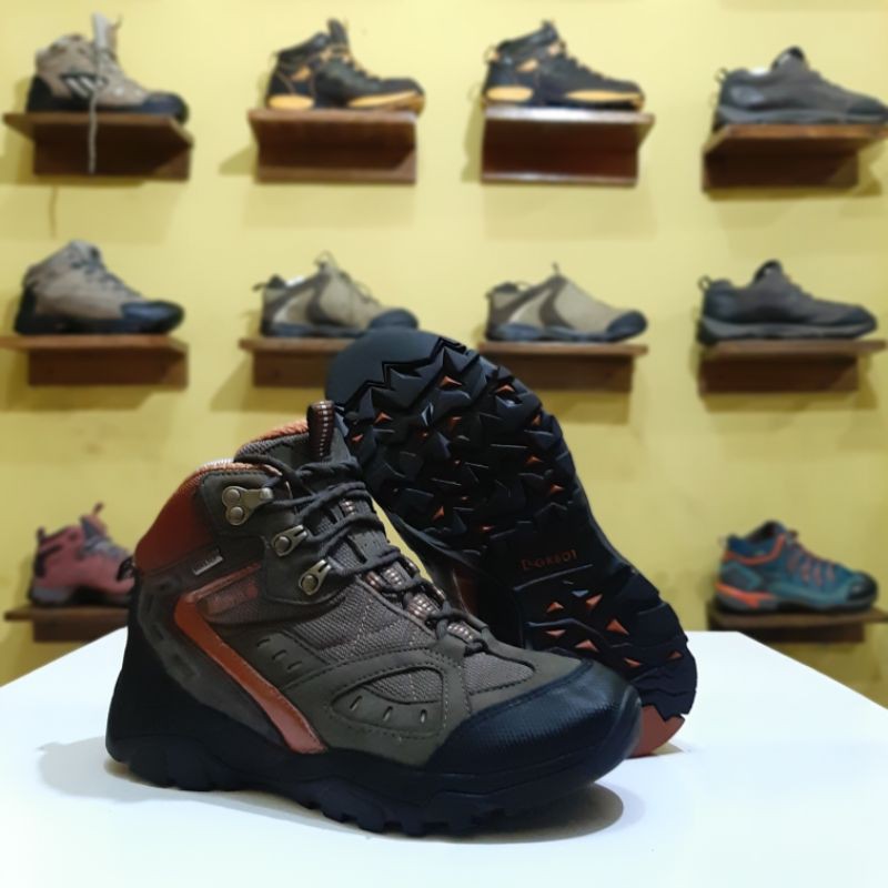 SEPATU OUTDOOR SECOND LAFUMA