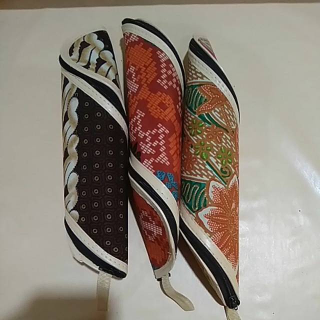 

Souvenir kotak pensil batik ulir
