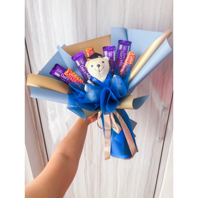 Buket Snack dan Boneka Wisuda