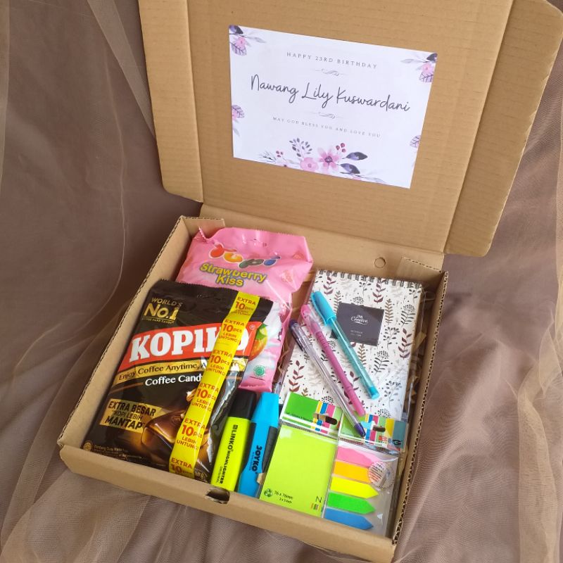 

HAMPERS ALAT TULIS | KADO ULTAH ANNIV DLL