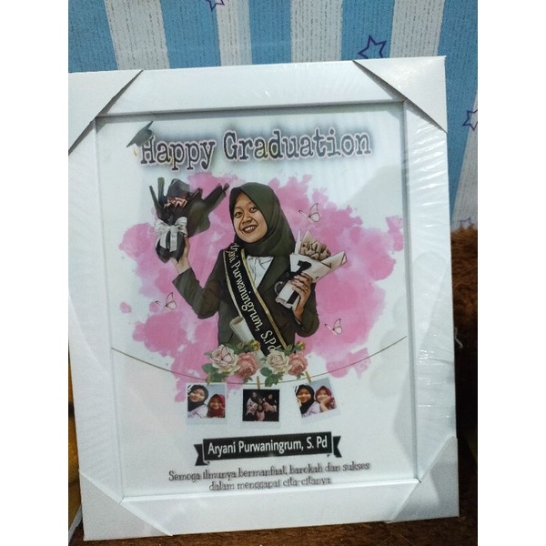 (foto+cetak)foto wisuda/hempers wisuda/kado wisuda/edit foto kartun/ kado foto kartun/hempers/figura