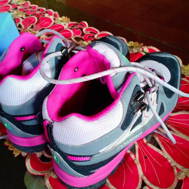 Sepatu gunung consina Alpine