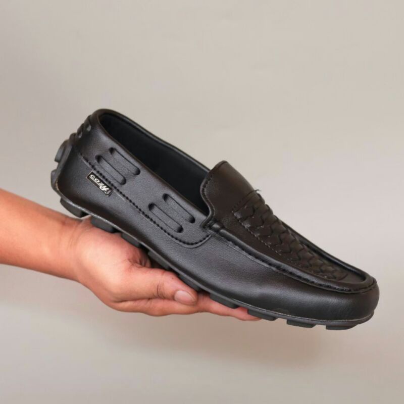 CERIS x COSTA BLACK - SepatuFormal Pantofel pria Resmi Formal Hitam Kulit Syntetis Casual Kasual Kantor Kuliah Gereja Pesta Kondangan Kerja PNS Guru - Sepatu Slip On Pria Mules Pansus Cowok Terbaru Murah Terlaris