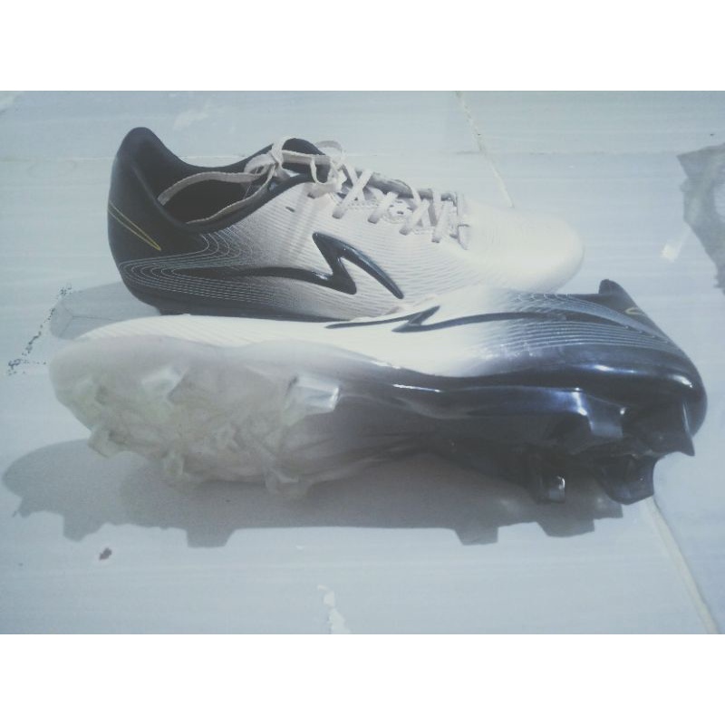 Soccer LS Ultra FG klok