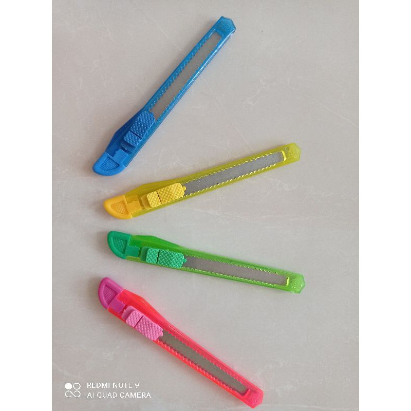 

cutter kecil warna warni murah