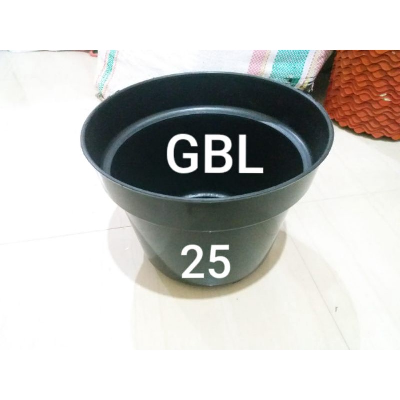 Pot Bunga Plastik Hitam dan Putih GBL ukuran 25cm